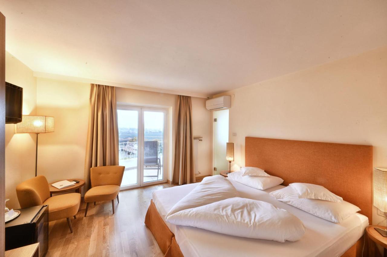Hotel Maria Theresia Adults-Only Lagundo Exterior photo