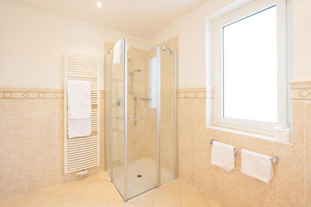Hotel Maria Theresia Adults-Only Lagundo Room photo