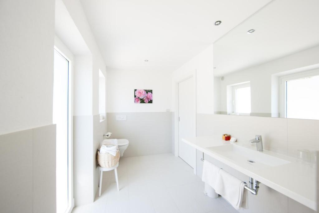 Hotel Maria Theresia Adults-Only Lagundo Room photo